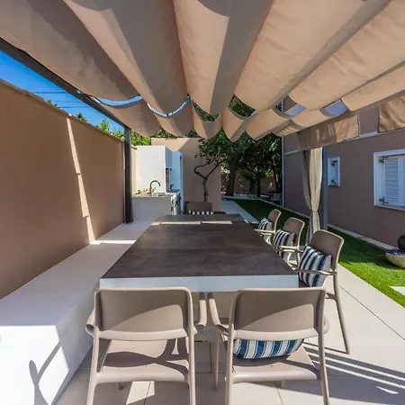 Panorama Apartment *