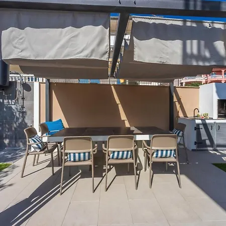 Panorama Apartment *